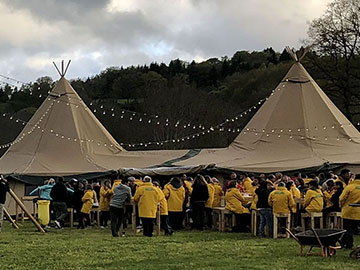 Bivouac en tipis géants